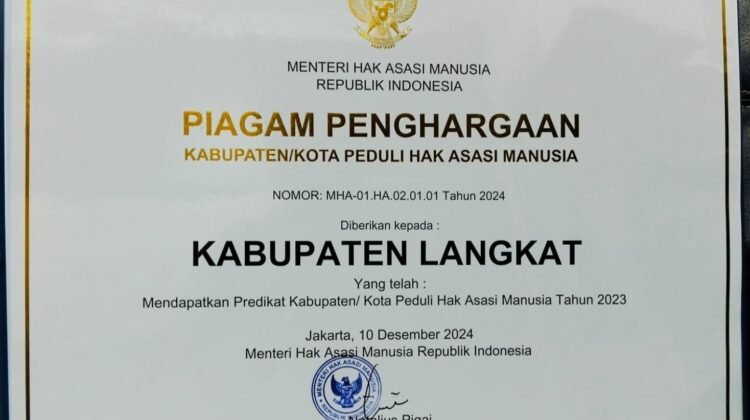 Penghargaan yang didapat Pemkab Langkat atas kepedulianya kepada HAM.(ist)