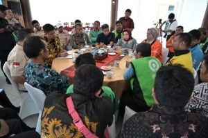 Gubernur Sumatera Utara (Sumut) Bobby Afif Nasution, didampingi sejumlah pejabat OPD, menerima aspirasi Gabungan Ojek Roda Dua Medan Sekitarnya (GODAMS) dan Aliansi Solidaritas Driver Medan (SDM) di Kantor Gubernur Sumut, Jalan Pangeran Diponegoro No. 30 Medan, Jumat (3/10/2025).