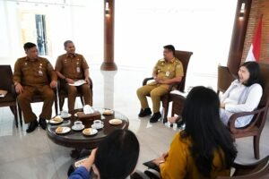 Gubernur Sumatera Utara (Sumut) Bobby Afif Nasution, didampingi sejumlah pejabat OPD, menerima audiensi tim Google for Education di Anjungan Lantai 9, Kantor Gubernur Sumut,