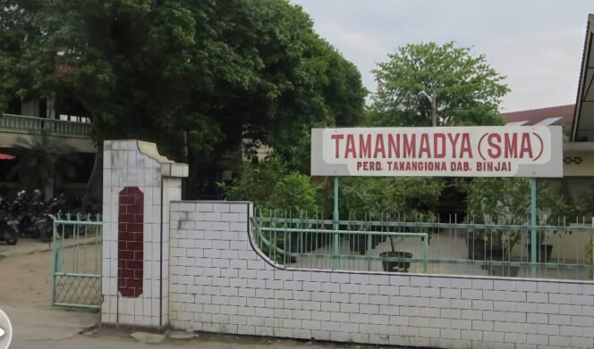 Viral di Binjai! Dua Siswi Duel Saat Upacara, Satu Luka Diduga Kena Cutter