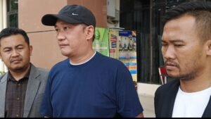 Vantony Huang (46) warga, Jalan Pemuda Gang Singa, Kecamatan Tanjung Pura, resmi menggugat PT Telkomsel Indonesia (Persero) Tbk ke Pengadilan Negeri (PN) Stabat didampingi Penasehat hukumnya.(yong)