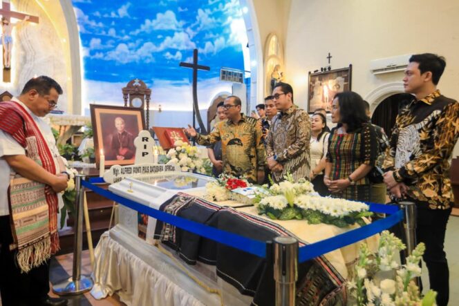 
					Walikota Medan Rico Waas Hadiri Misa Requiem, Ungkapkan Bela Sungkawa atas Wafatnya Uskup Emeritus