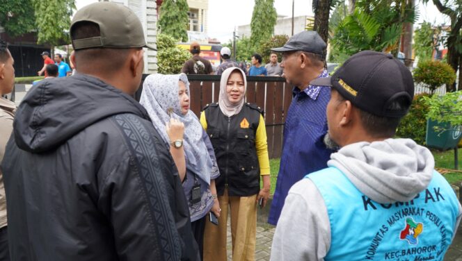 
					Bersama Wakapolda Bupati Langkat Salurkan Bantuan di Tanjungpura