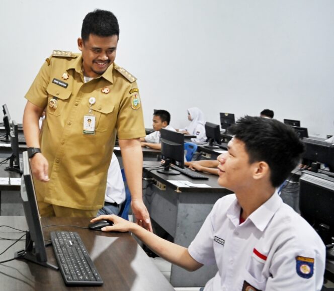 
					Bobby Nasution Pastikan Tes Kemampuan Akademik di Sumut Berjalan Lancar