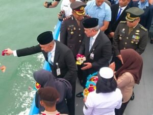 Peringati Hari Pahlawan, Pemprov Sumut dan Forkopimda Tabur Bunga di Laut Belawan