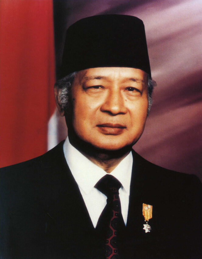 
					Kontroversi dan Pengakuan: Soeharto Akhirnya Resmi Jadi Pahlawan Nasional