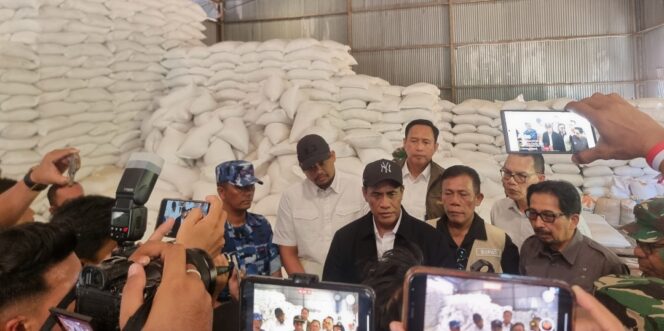 
					Mentan Amran Jamin Beras Sumut Aman: 15 Ribu Ton Siap Didistribusikan ke Lokasi Bencana