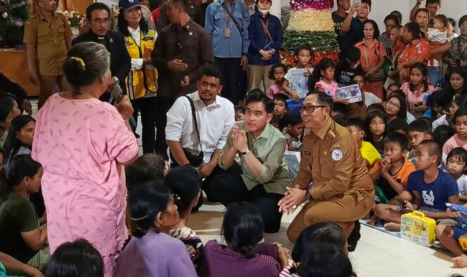 
					Gibran dan Bobby Pastikan Pengungsi Sibalanga Terlayani, Huntap Segera Dibangun