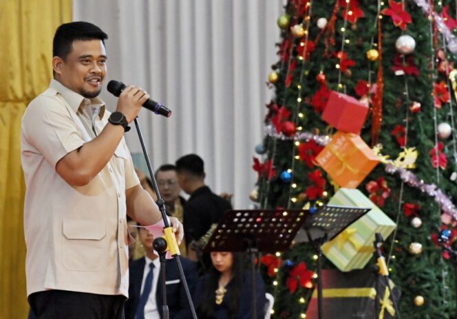 
					Gubsu Bobby Hadiri Perayaan Natal Keluarga Besar DPRD Sumut