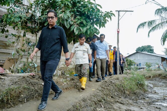 
					Rico Waas Tinjau Pembersihan SDN 060907 yang Terendam Banjir Semeter Lebih