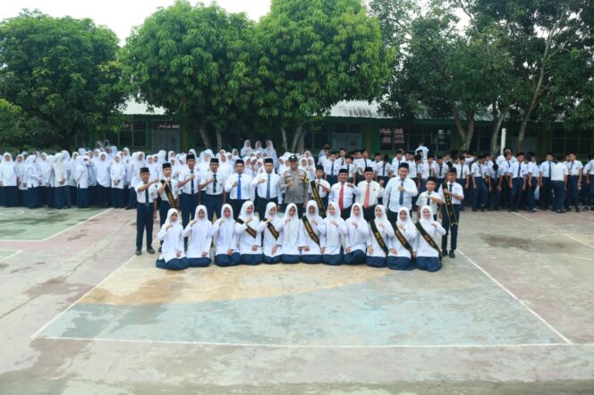 
					Bhabinkamtibmas Sentuh Pelajar MTsN 1 Rantau Utara, Ingatkan Bahaya Knalpot Brong 