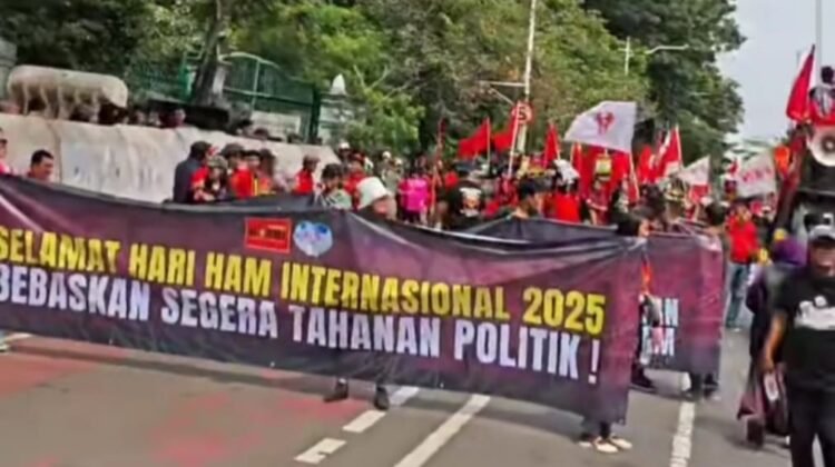 Peringatan HAM 2025 Memanas, Massa Desak Pembebasan Tahanan Politik di Jakarta”