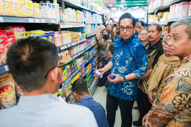 
					Sidak Pasar, Rico Waas Temukan Produk Kadaluwarsa di Supermarket Medan