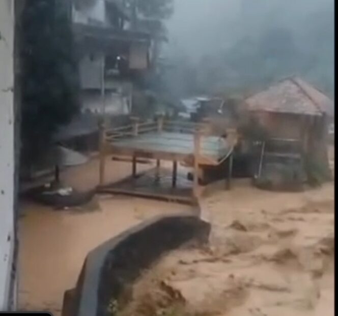 
					Sungai Cibitung Mengamuk, Wisata Lembah Curugan Gunung Putri Tergenang Lumpur