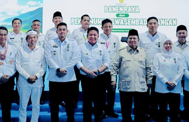 
					Berkat Surplus Padi, Bobby Nasution Diberi Satya Lencana Wirakarya oleh Presiden Prabowo