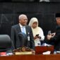 Foto : Wakil Gubernur Sumut Surya yang hadir dalam rapat paripurna itu menyambut baik persetujuan DPRD.(Ist)