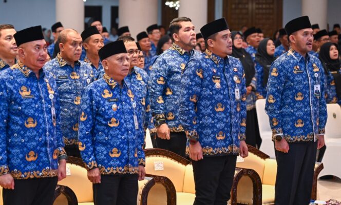 
					Serahkan SK 248 Kepsek, Bobby Nasution Tegas: Jangan Ada Pungli di Sekolah