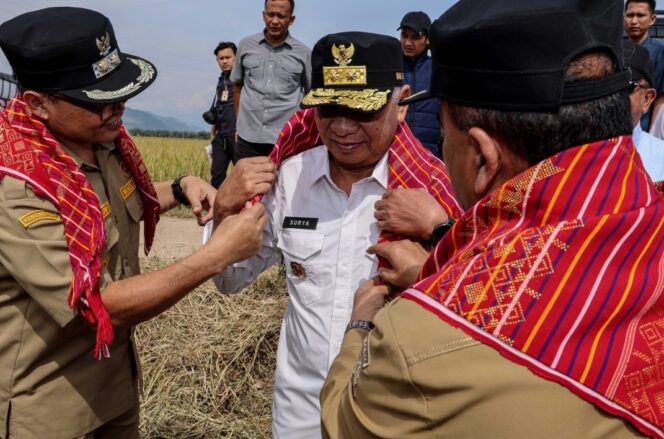 
					Panen Raya di Karo, Wagub Surya Tegaskan Negara Hadir untuk Petani