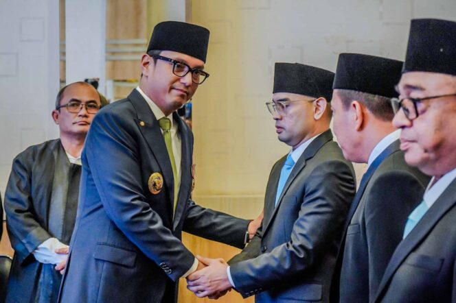 
					Lantik Direksi Tiga PUD, Rico Waas Tegaskan Jabatan Bukan Ajang Cari Status