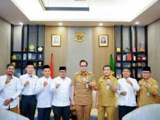 Foto : Wali Kota Medan, Rico Tri Putra Bayu Waas saat menerima audiensi Ikatan Silaturahmi Hafizh Hafizah (ISLAH) Kota Medan, di Rumah Dinas Wali Kota Medan, Selasa (13/1/2026).(Ist)