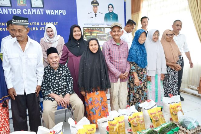 
					Ny. Endang Syah Afandin Salurkan 50 Paket Sembako untuk Dhuafa dan Anak Yatim