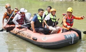 Bobby Nasution Bersihkan Sungai Deli di HUT ke-18 Gerindra