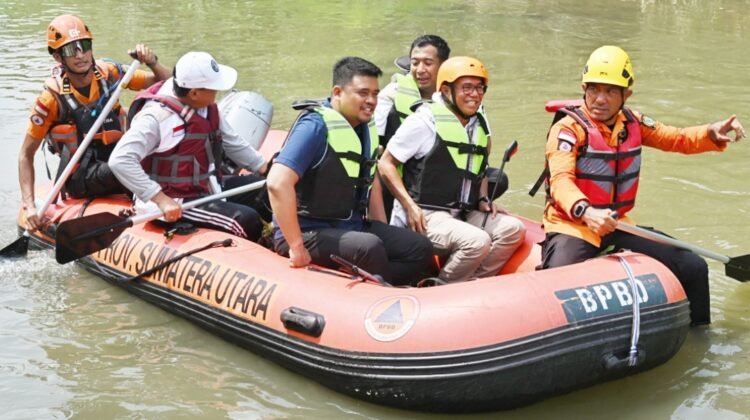 Bobby Nasution Bersihkan Sungai Deli di HUT ke-18 Gerindra