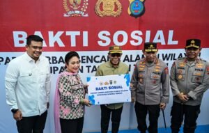 Gubernur Bobby Dampingi Kapolri dan Ketua Komisi IV DPR RI Tinjau Korban Bencana di Tapteng