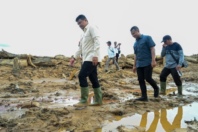 
					Gubernur Bobby Tinjau Banjir Tapteng, Pastikan Bantuan dan Huntap untuk Warga