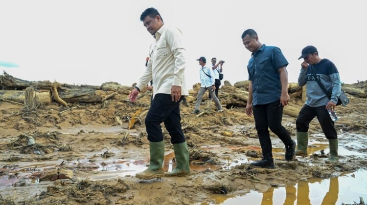 Gubernur Bobby Tinjau Banjir Tapteng, Pastikan Bantuan dan Huntap untuk Warga