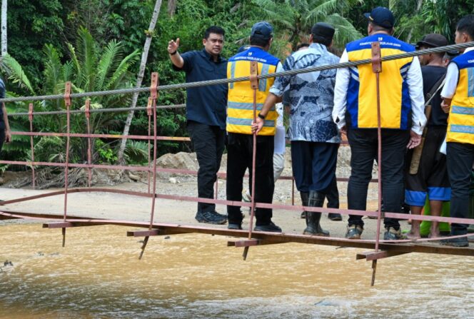 
					Tinjau Sungai Tukka, Bobby Siapkan Tanggul dan Sabo Dam Cegah Banjir