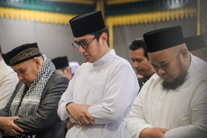 
					Tarawih Ramadan, Rico Waas Pererat Ukhuwah Bersama Warga Medan Selayang