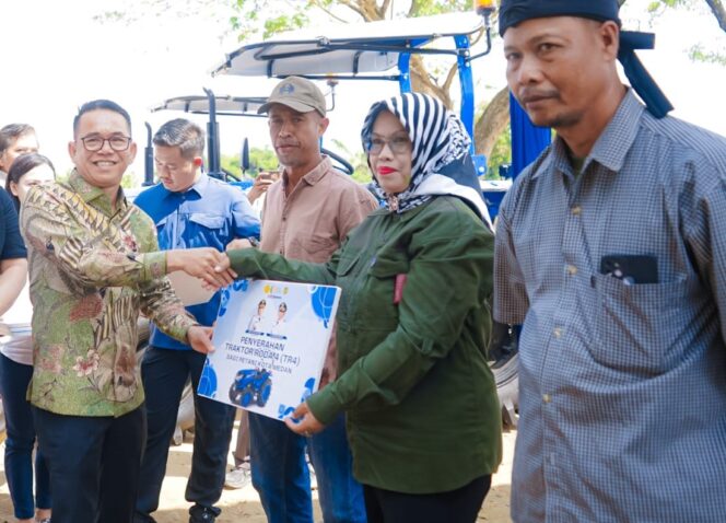 
					Zakiyuddin Serahkan Alsintan, Petani Medan Optimis Produktivitas Naik