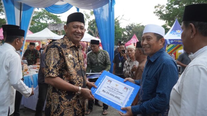 
					Syah Afandin Pimpin Safari Ramadan di Sei Lepan, Serahkan Hibah Rp60 Juta untuk Tiga Masjid