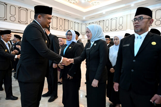 
					Bobby Nasution Lantik 308 Pejabat Pemprov Sumut, Tegaskan Jangan Ada Pungli