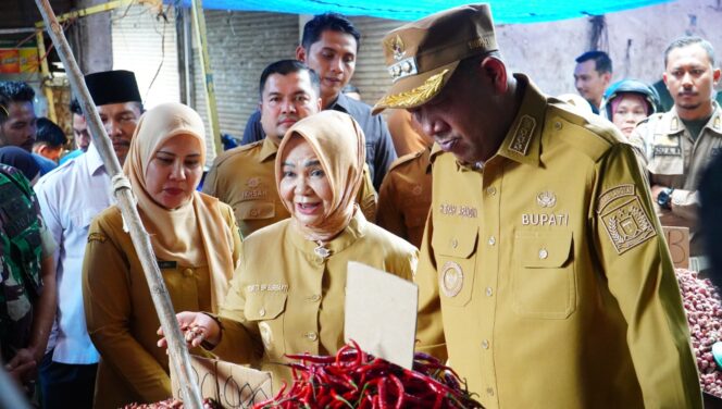 
					Gerak Cepat Jelang Lebaran, Bupati Syah Afandin Turun Langsung Sidak Pasar
