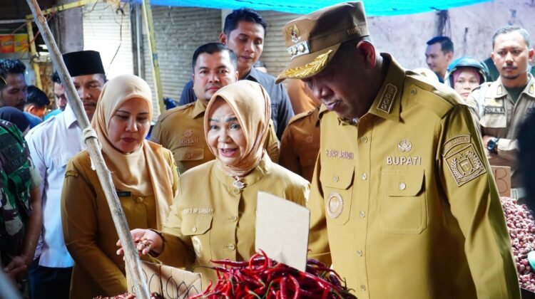 Gerak Cepat Jelang Lebaran, Bupati Syah Afandin Turun Langsung Sidak Pasar