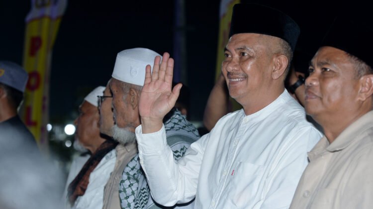 Semarak Malam Takbiran Sergai, Pj Sekdaprov Sumut Lepas Pawai Obor dan 150 Mobil Hias