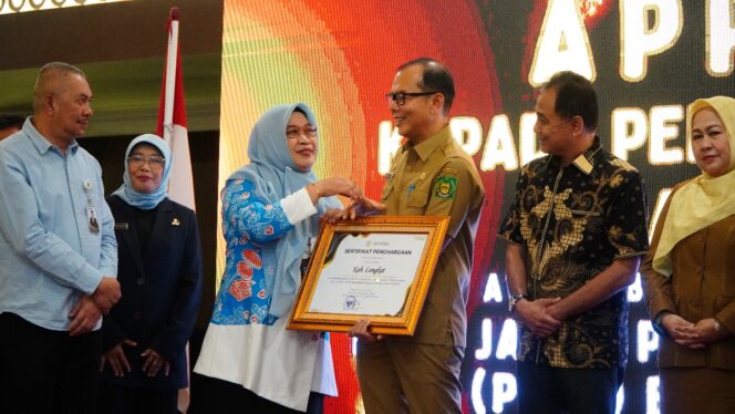 
					Langkat Bersinar! Syah Afandin Antar Daerah Raih Penghargaan Nasional Pembangunan Keluarga Berkualitas