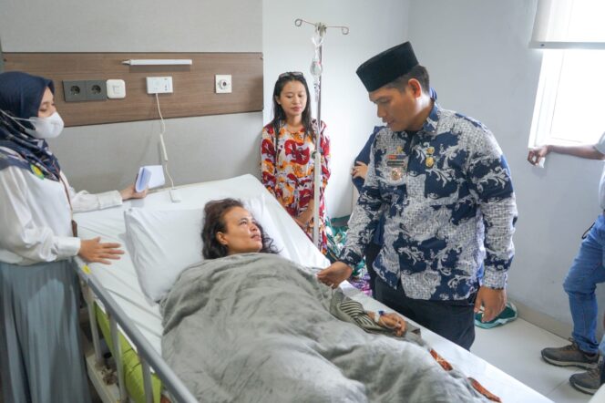 
					Korban Begal Dijenguk, Rico Waas Perintahkan Pos Kamling Diaktifkan Massal