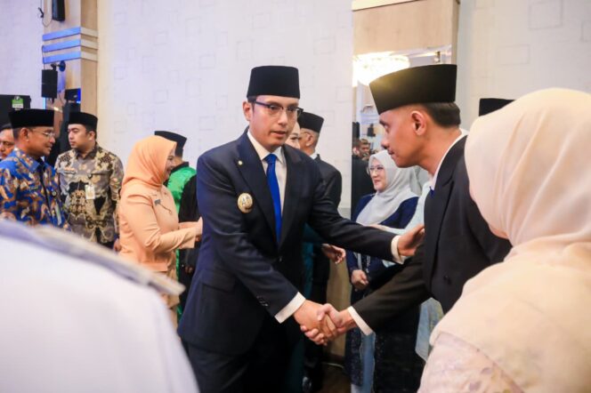 
					Rico Waas Lantik 76 Pejabat, Pasang Deadline 6 Bulan: Tak Berubah, Siap Dievaluasi