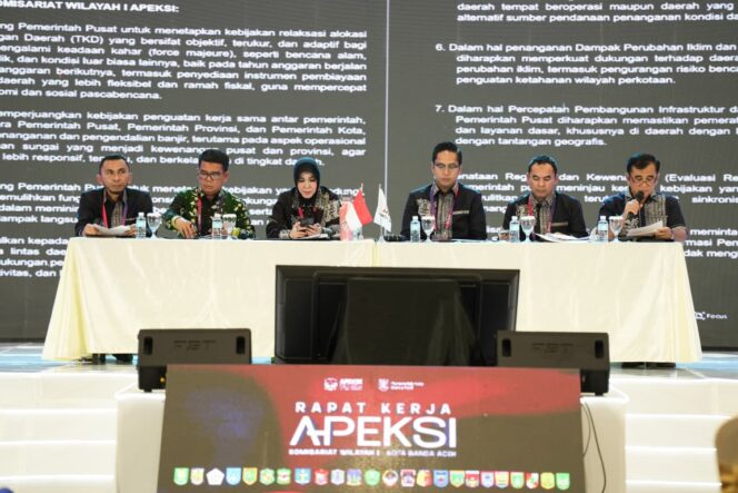 
					Rico Waas Dorong Sinergi Antar Kota di Raker Komwil I APEKSI: Kunci Hadapi Tantangan Zaman