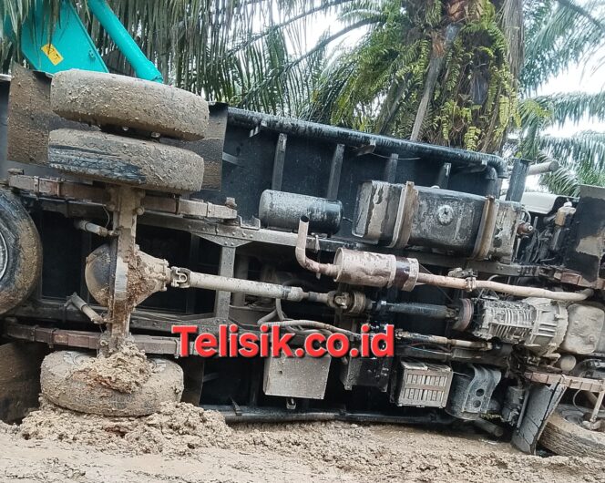 
					Jeritan Warga Bubun: Jalan Rusak Parah Diduga Akibat Truk Proyek Pesisir
