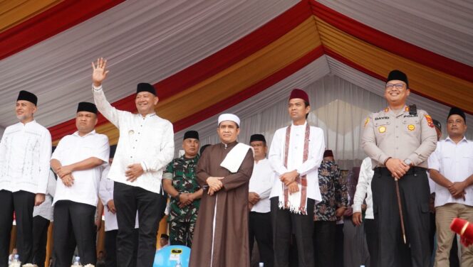 
					Syah Afandin Hadiri Tabligh Akbar UAS, Momentum Religius Satukan Masyarakat Langkat