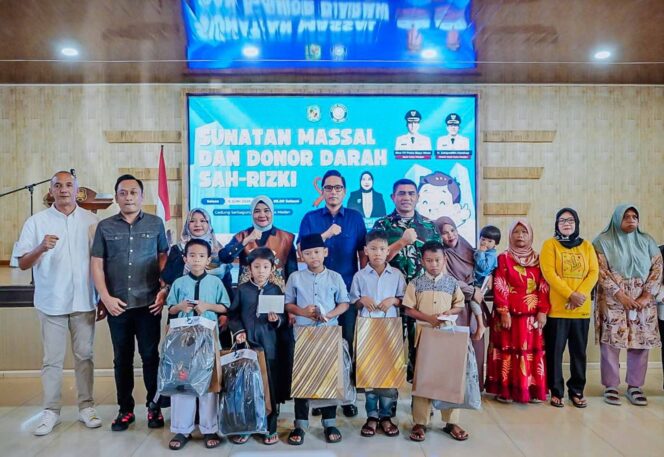 
					Rico Waas Meriahkan Sunat Massal Sah-Rizki, 42 Anak Ikut dan Ibu Tunggal Terima Santunan