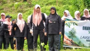 Lestarikan Lingkungan Wanita Tanam 1000 Pohon di Tangkahan