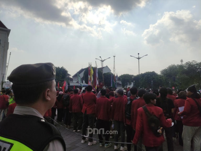 
					Video Mahasiswa UMY Kepung Pria Berkaus Hitam Viral, Ternyata Anggota Polisi
