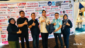 Rico Waas Borong Produk UMKM di Stan PWPM, Doakan Sukses Promosi Lokal pada APEKSI 2026