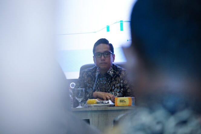 
					Rico Waas Beri Tenggat Camat Tuntaskan Digitalisasi Bansos