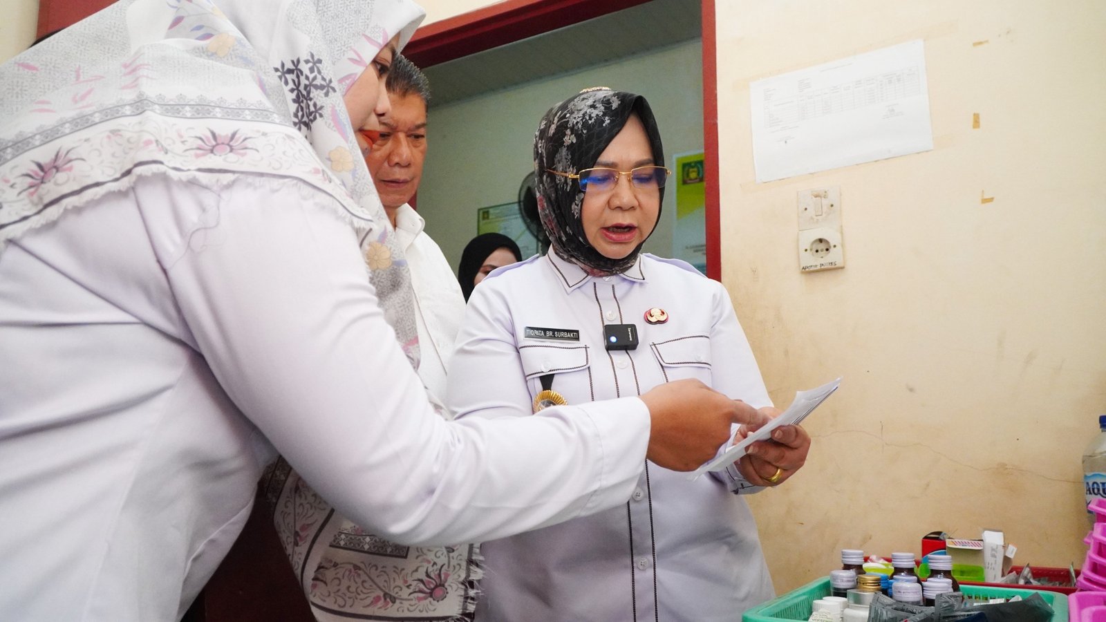 Plt Bupati Tiorita Sidak Puskesmas dan SMPN 1 Stabat, Disiplin Aparatur Jadi Sorotan
